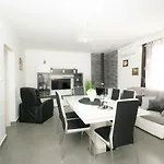 Prázdninový dům House Roza *