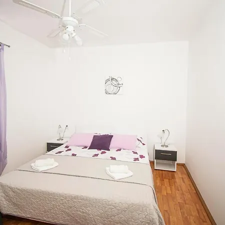 بيت للعطل House Roza